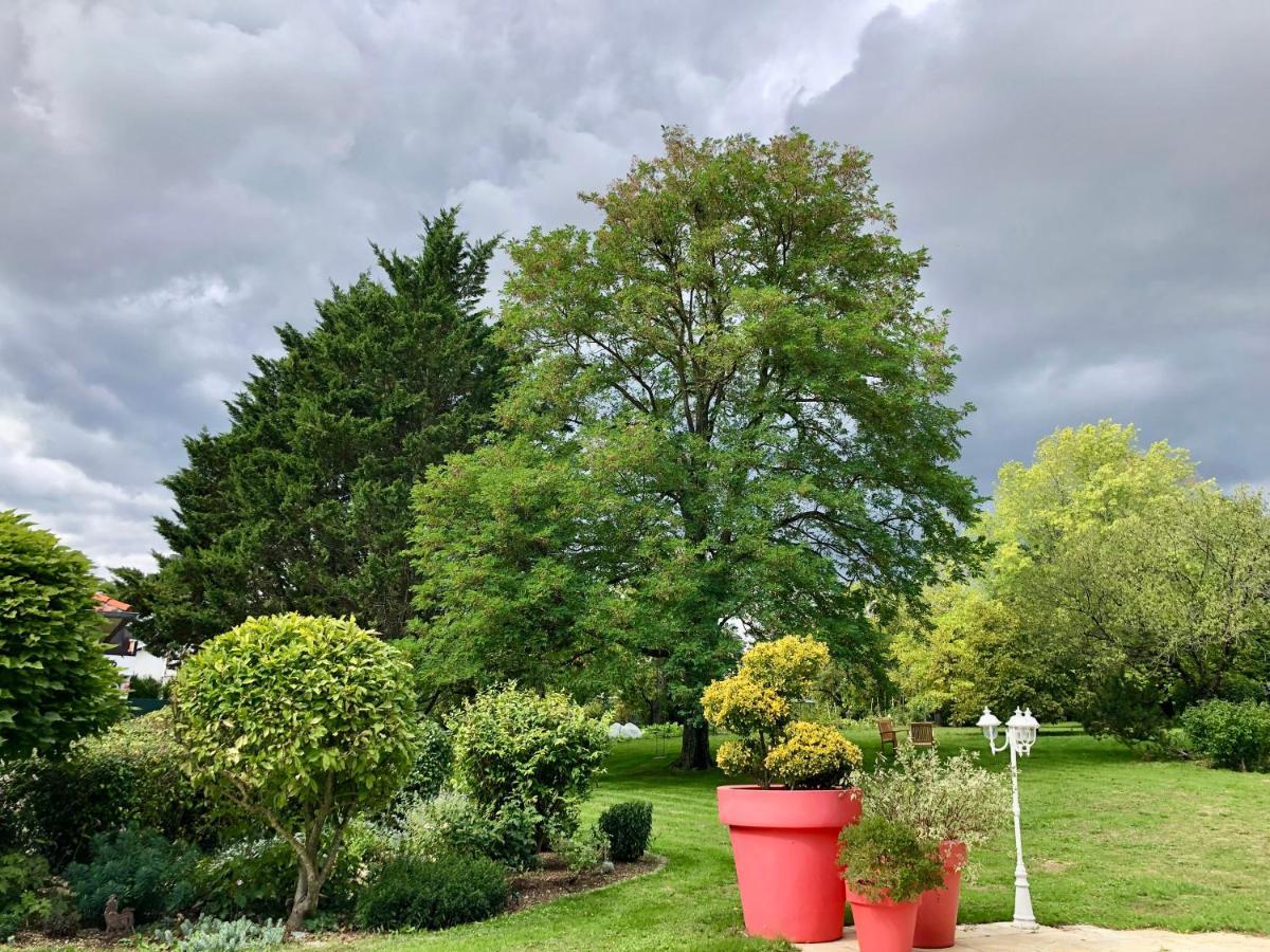 Le Jardin De Fresnes Bed & Breakfast Exterior photo
